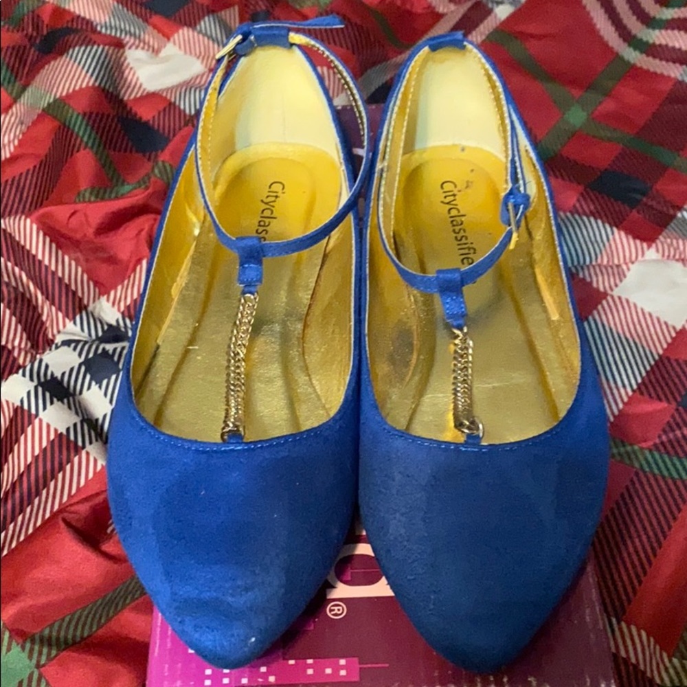 Blue t strap chain shoes